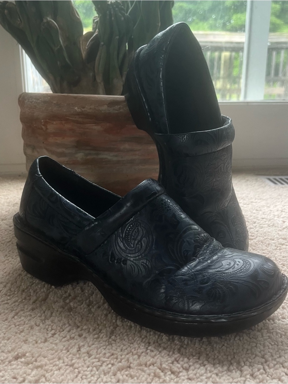 b.o.c. Born Concepts Navy Floral Tooled Peggy Slip-On Clog for Women, size 10